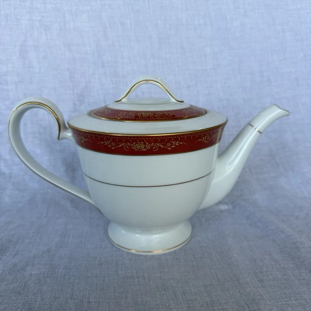 MINT! Noritake Goldhill 6613 Teapot with Lid Vintage Fine Porcelain Maroon Gold